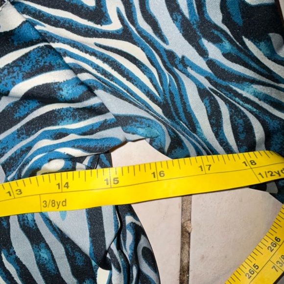 MAX & RINA Womens M Animal Print Long Sleeve Zipper Accent Ruched Top - Picture 11 of 11